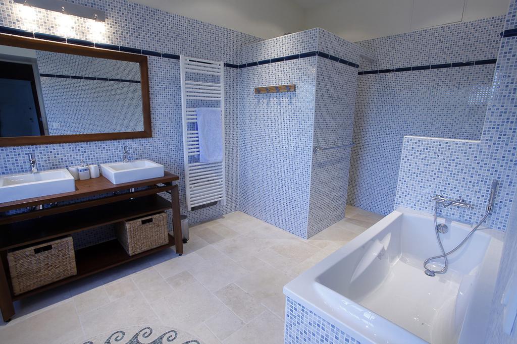 Domaine De Lamassas Bed & Breakfast Hautefage-la-Tour Room photo