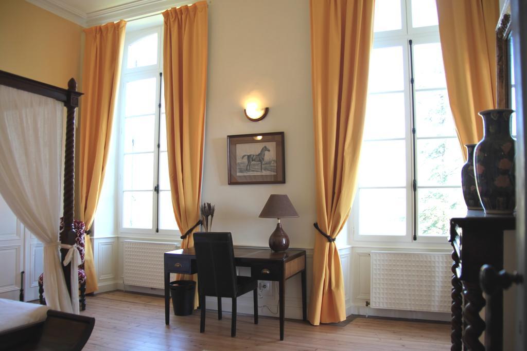 Domaine De Lamassas Bed & Breakfast Hautefage-la-Tour Room photo