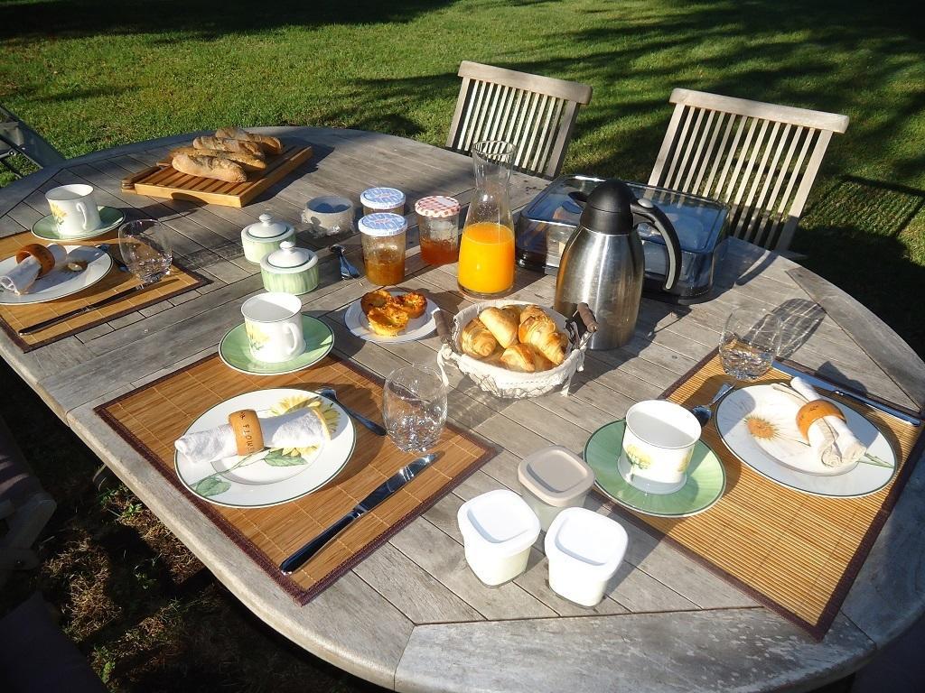 Domaine De Lamassas Bed & Breakfast Hautefage-la-Tour Exterior photo
