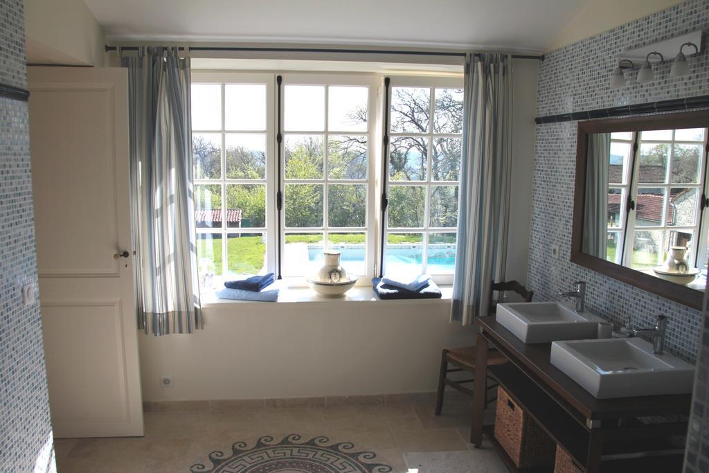 Domaine De Lamassas Bed & Breakfast Hautefage-la-Tour Room photo