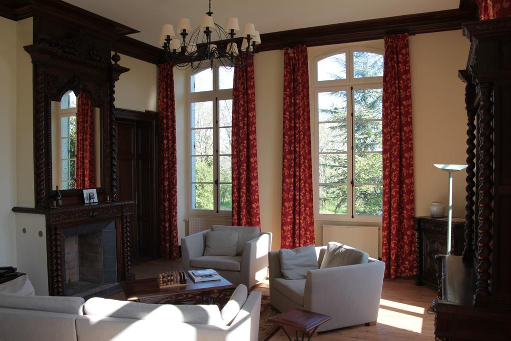Domaine De Lamassas Bed & Breakfast Hautefage-la-Tour Exterior photo